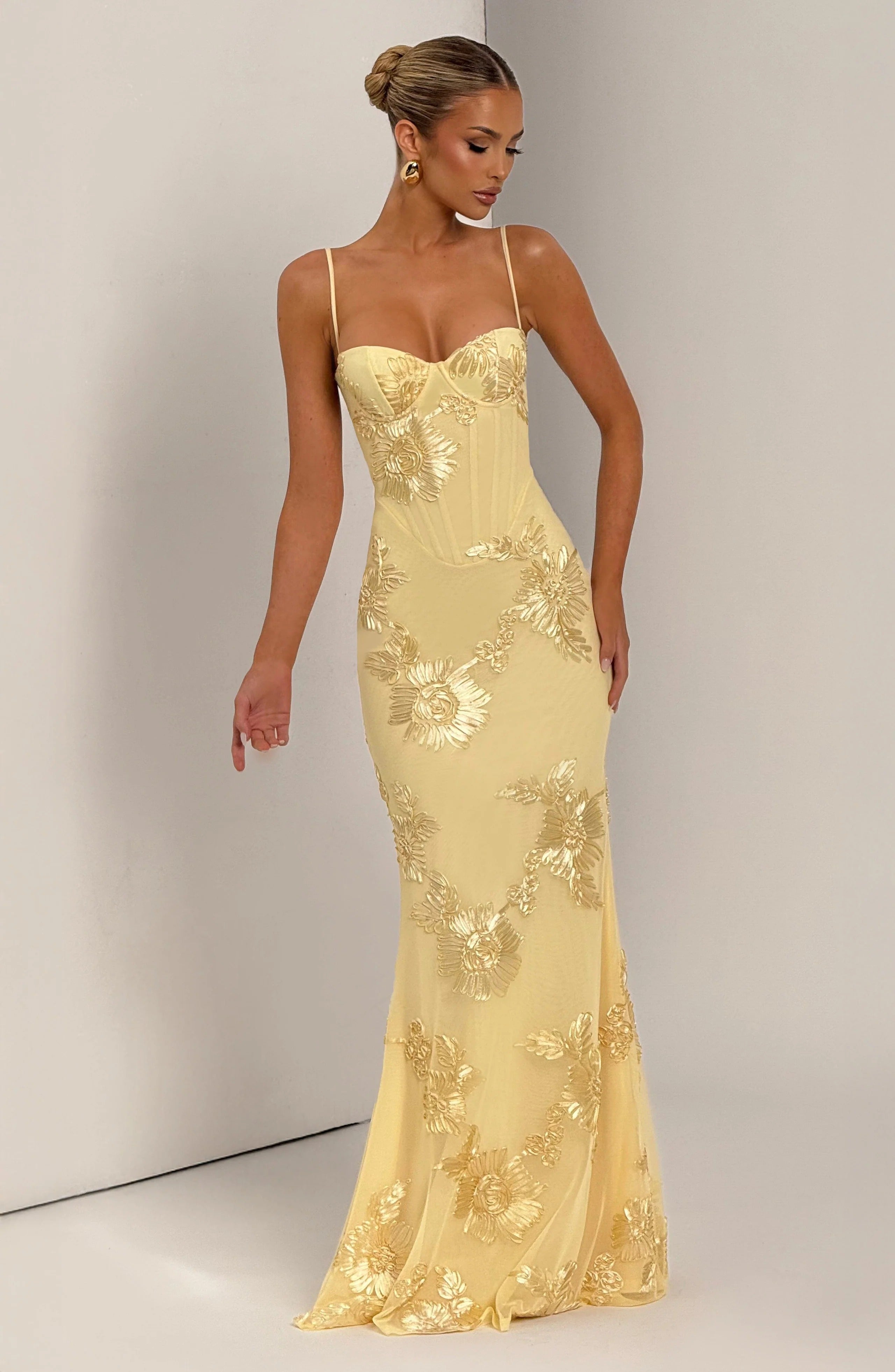 Gabriela | Vestido maxi corsé con detalles florales