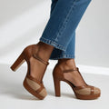 Retro Chic | Zapatos de tacón con tira central elegante