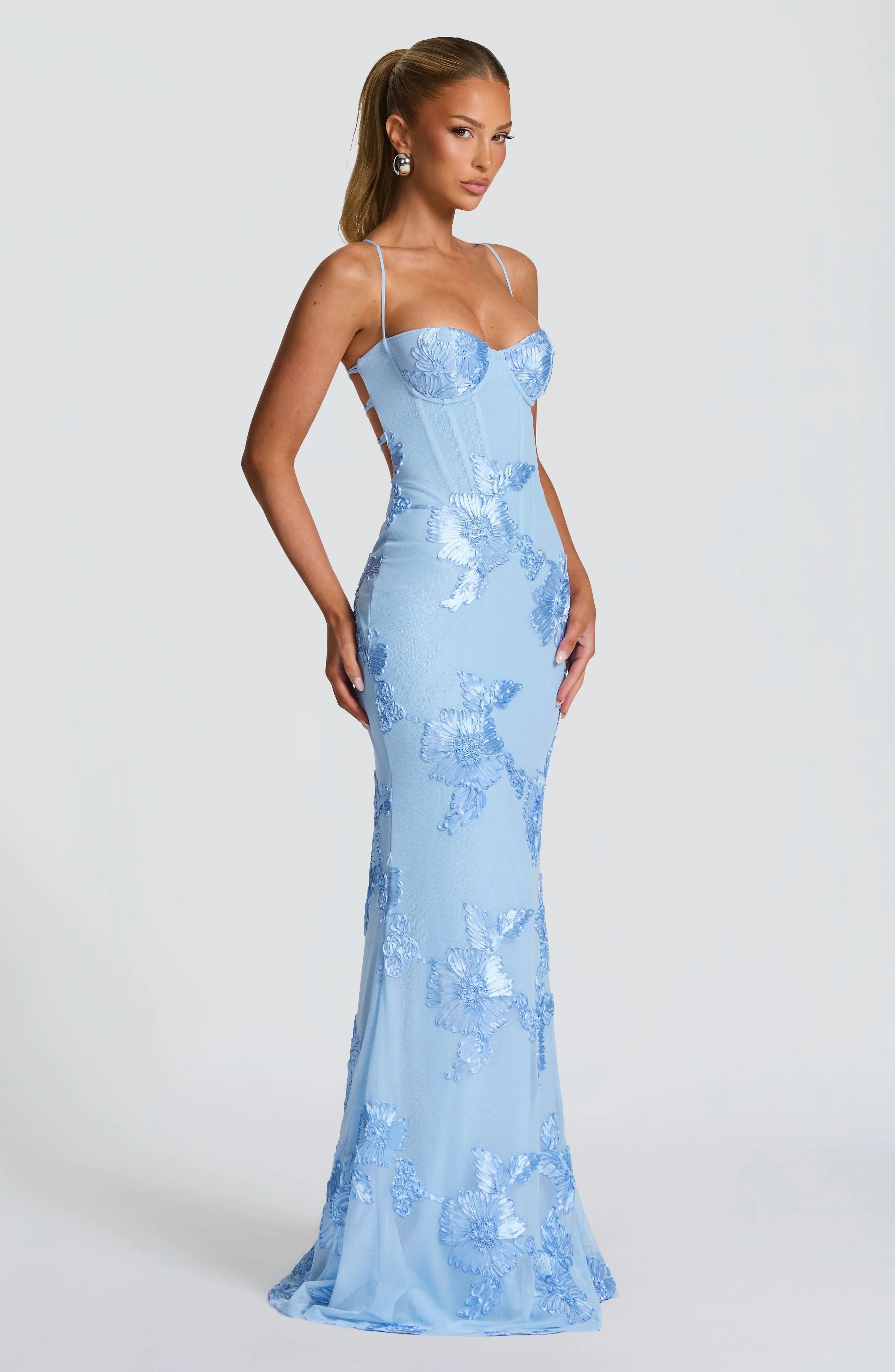 Gabriela | Vestido maxi corsé con detalles florales