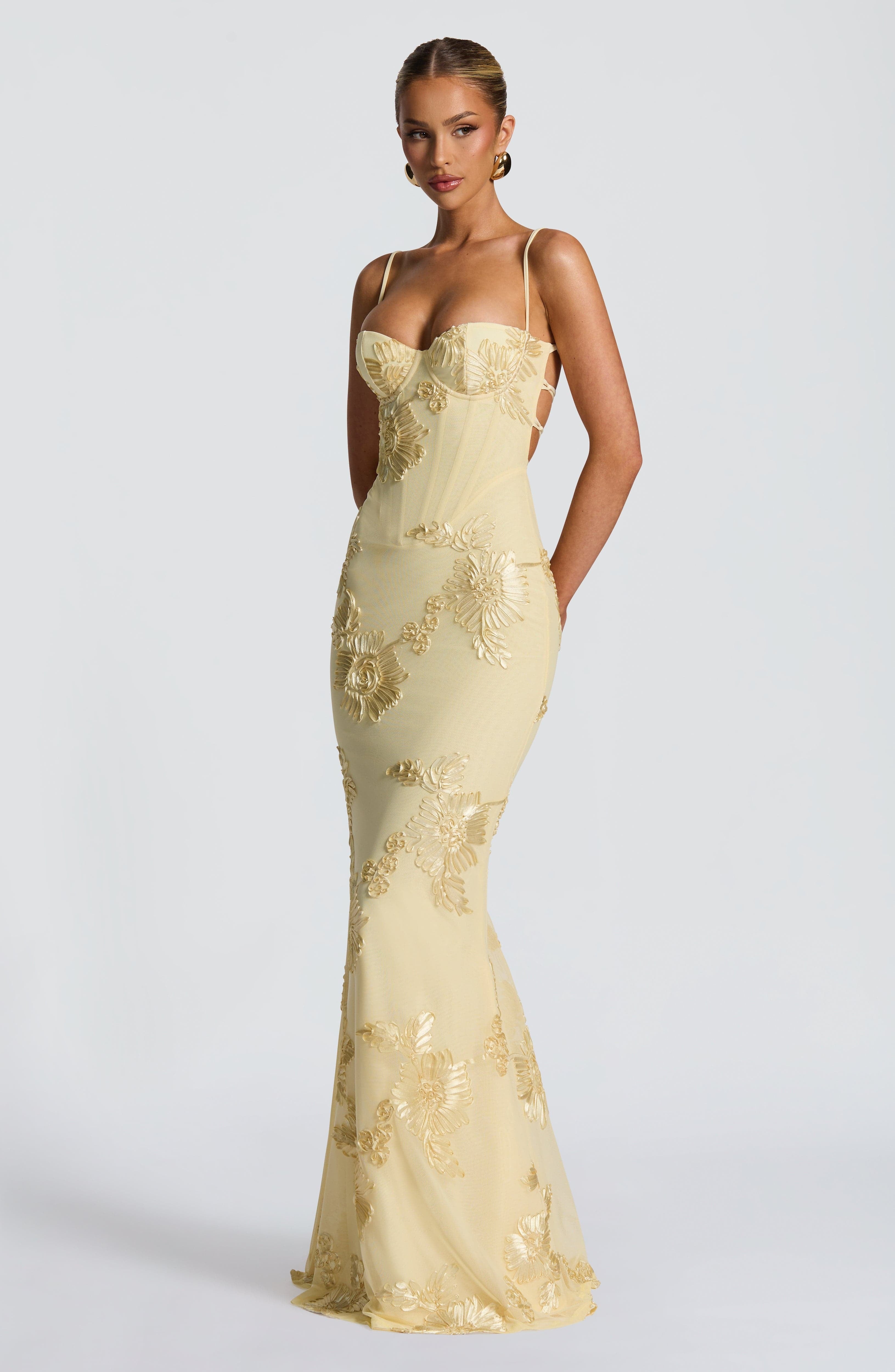 Gabriela | Vestido maxi corsé con detalles florales