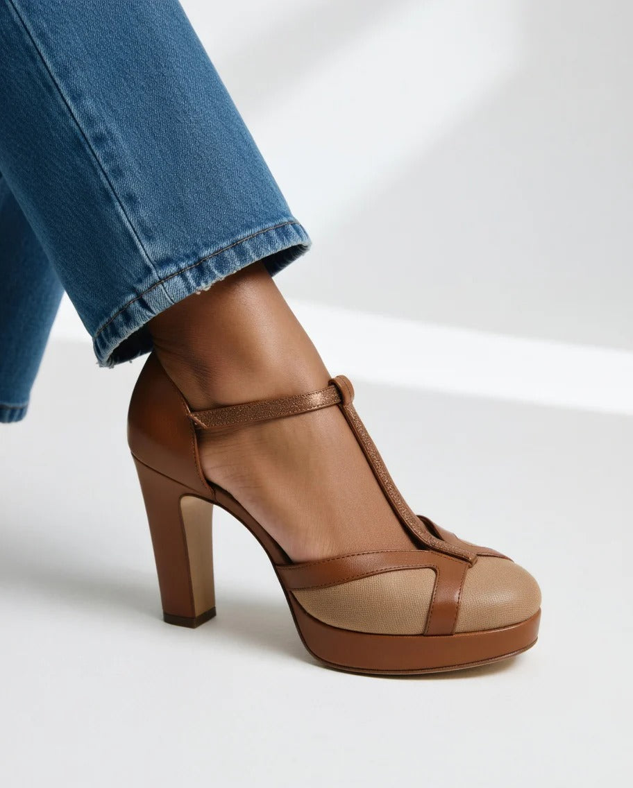 Retro Chic | Zapatos de tacón con tira central elegante
