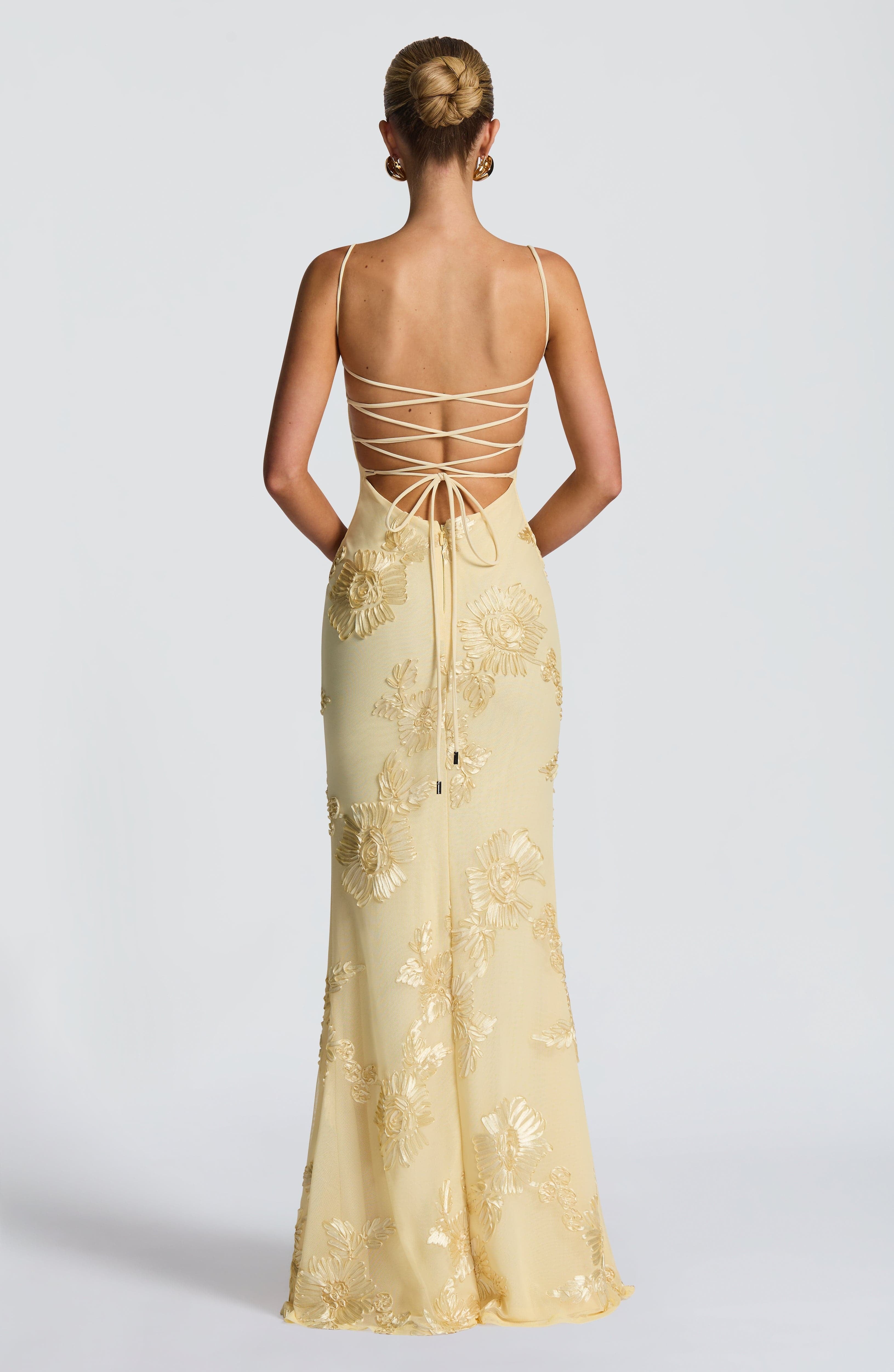 Gabriela | Vestido maxi corsé con detalles florales