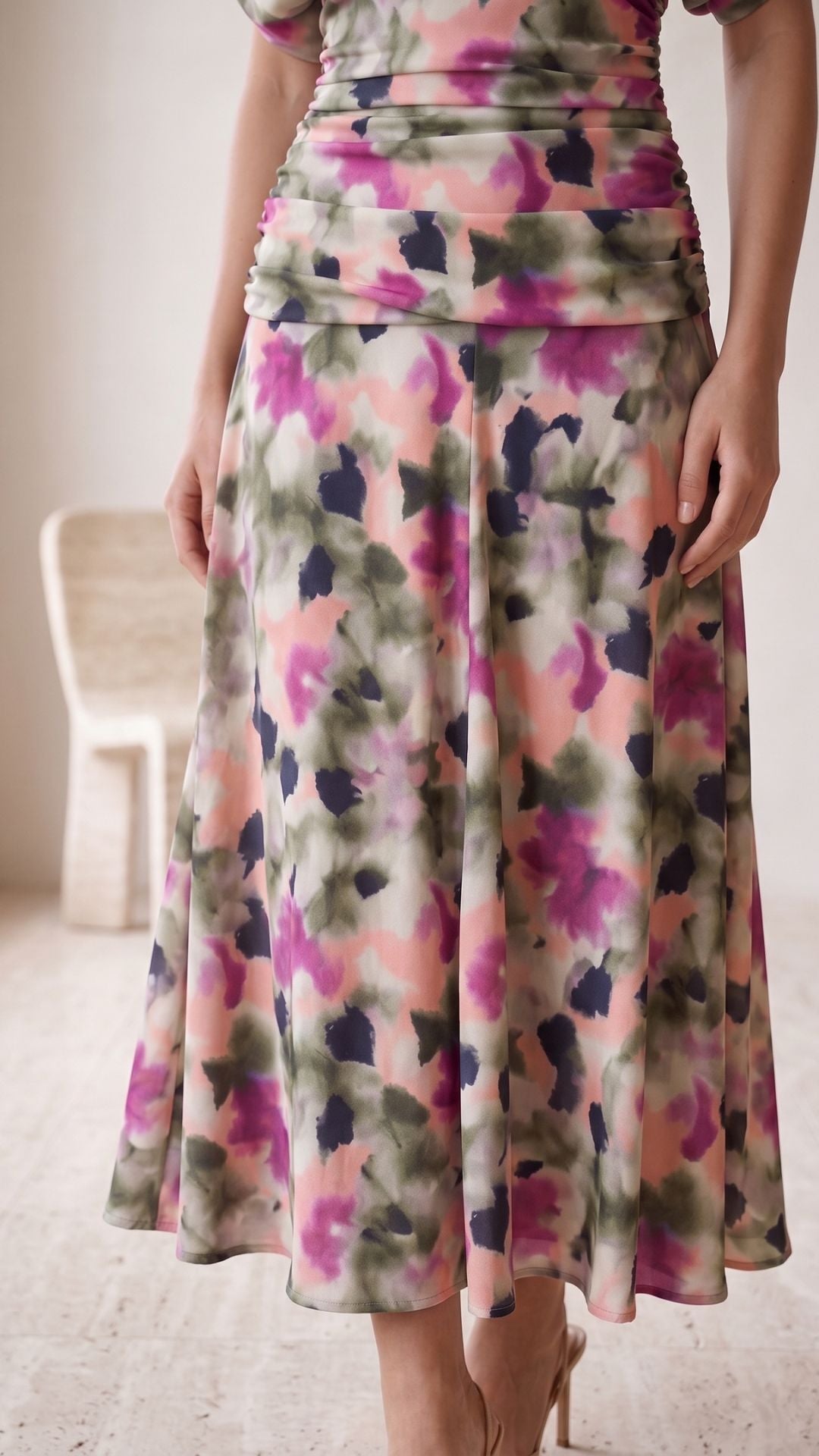 Aquarelle | Vestido midi drapeado con estampado artístico